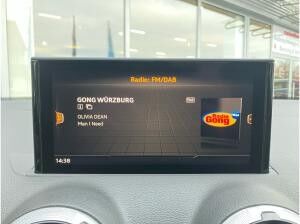 Audi Q2 S-Line 35 TFSI S-tronic / Matrix, RFK, ACC