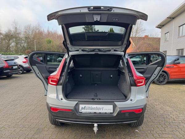 Volvo XC40 B3 DKG PLUS-BLACK EDITION - Inkl. Anhängerkupplung! - Sofort lieferbar