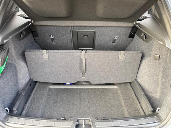 Volvo XC40 B3 DKG PLUS-BLACK EDITION - Inkl. Anhängerkupplung! - Sofort lieferbar