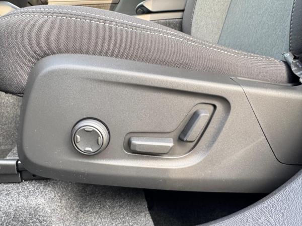 Volvo XC40 B3 DKG PLUS-BLACK EDITION - Inkl. Anhängerkupplung! - Sofort lieferbar