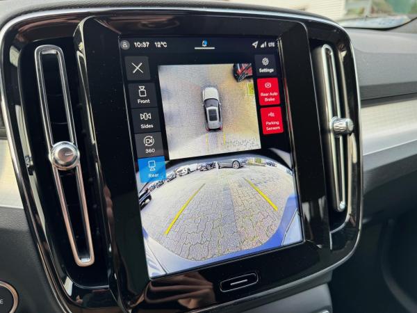 Volvo XC40 B3 DKG PLUS-BLACK EDITION - Inkl. Anhängerkupplung! - Sofort lieferbar