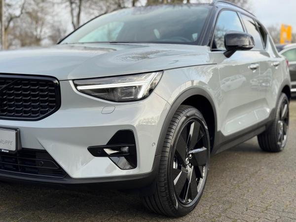 Volvo XC40 B3 DKG PLUS-BLACK EDITION - Inkl. Anhängerkupplung! - Sofort lieferbar