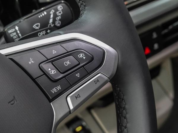 Volkswagen Multivan Style 2.0TDI DSG Klima PDC Navi AHK 7-Sitzer