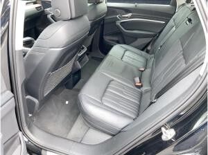 Audi Q8 e-tron Advanced 55 qu LED HUD Pano AHK ACC 20