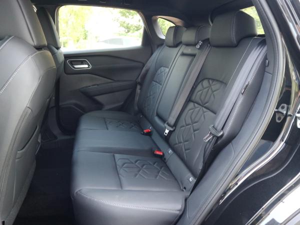 Nissan Qashqai 1.3 DIG-T MHEV TEKNA  #GLASDACH #BOSE