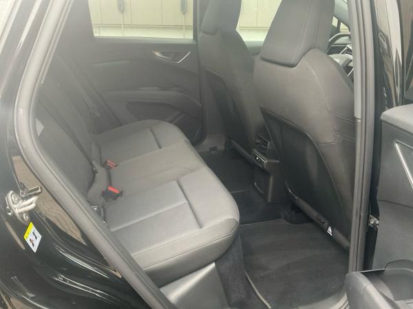 Audi Q4 e-tron Q4 Sportback 35 e-tron Advanced KAMERA ACC SHZ