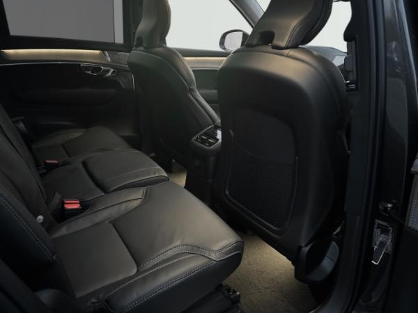 Volvo XC90 T8 AWD Ultra Dark Recharge Plug-In Hybrid 22'' HUD AD StandHZG AHK Digitales Cockpit