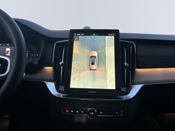 Volvo XC90 T8 AWD Ultra Dark Recharge Plug-In Hybrid 22'' HUD AD StandHZG AHK Digitales Cockpit