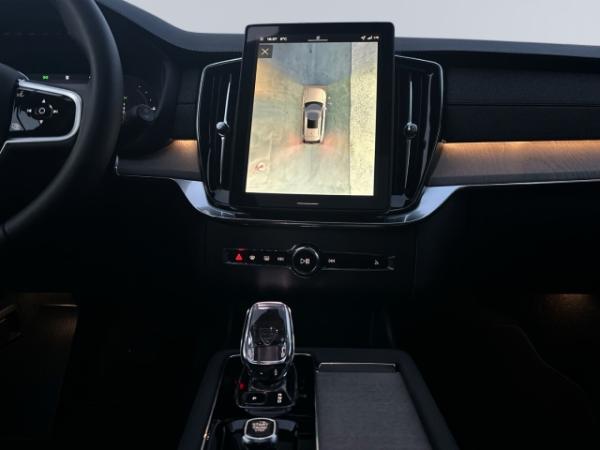 Volvo XC90 T8 AWD Ultra Dark Recharge Plug-In Hybrid 22'' HUD AD StandHZG AHK Digitales Cockpit