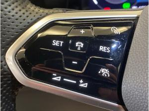 Volkswagen Golf VIII Variant 2.0 TDI R-Line*ACC*Navi*Harman