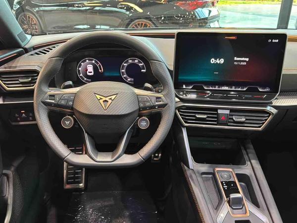 Cupra Leon 1.5 e-Hybrid DSG NAVI MEMORY COPPER