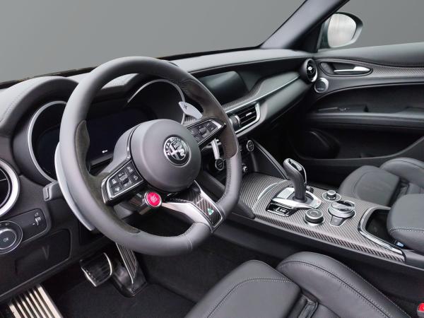 Alfa Romeo Stelvio Quadrifoglio Q4 2.9 V6 Bi-Turbo 520PS AT8 Navi