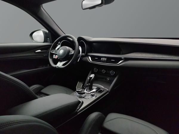 Alfa Romeo Stelvio Quadrifoglio Q4 2.9 V6 Bi-Turbo 520PS AT8 Navi