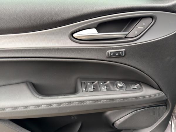 Alfa Romeo Stelvio Veloce Q4 2.0 PANORAMA+PDC+KAMERA+NAVI+CARPLAY+SHZ