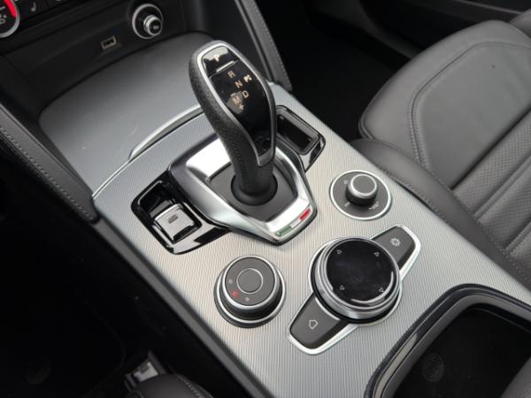 Alfa Romeo Stelvio Veloce Q4 2.0 PANORAMA+PDC+KAMERA+NAVI+CARPLAY+SHZ
