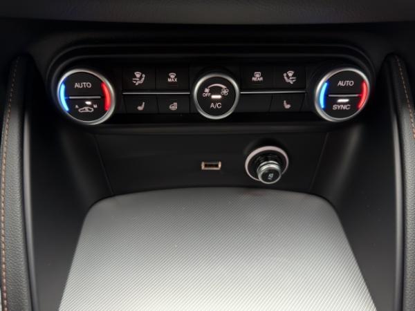 Alfa Romeo Stelvio Intensa Q4 2.0 PDC+KAMERA+CARPLAY+SHZ