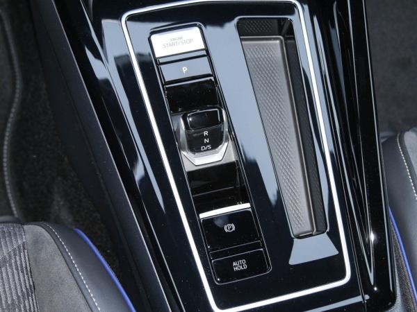 Volkswagen Golf R-Line 1,5 l eTSI OPF 7-Gang-Doppelkupplungsgetriebe DSG