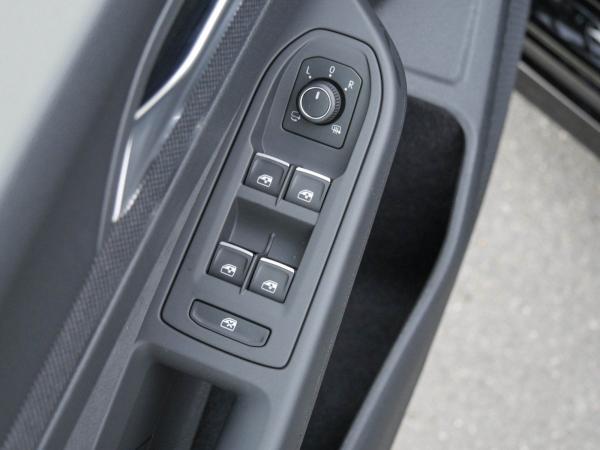 Volkswagen Golf R-Line 1,5 l eTSI OPF 7-Gang-Doppelkupplungsgetriebe DSG