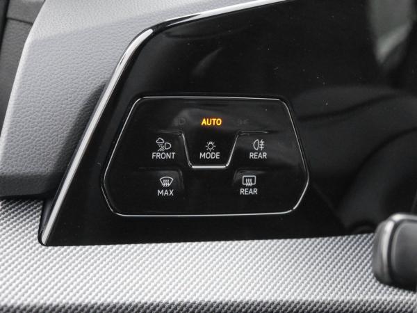 Volkswagen Golf R-Line 1,5 l eTSI OPF 7-Gang-Doppelkupplungsgetriebe DSG