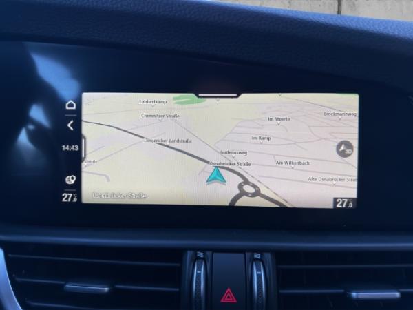 Alfa Romeo Giulia Veloce Q4 2.0 PDC+KAMERA+NAVI+CARPLAY+SHZ