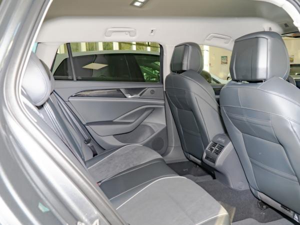 Volkswagen Passat Business 1,5 eTSI 7-Gang DSG Aktion Family Leasing "privat" sofort verfügbar Volkswagen Passat Business 1,5 eTSI 7-Gang DSG Aktion Family Leasing "privat" sofort verfügbar