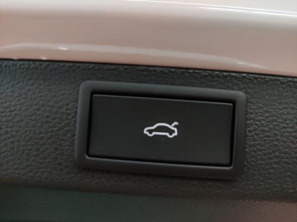 Skoda Karoq Balance 1.5 TSI DSG AHK NAVI LED RFK PDC