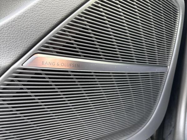 Audi RS Q8 SUV tiptronic RSAbgas, PANO,LASER,STHZ,KERAMIK,HuD,23ALU,