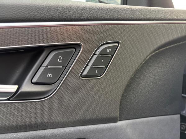 Audi RS Q8 SUV tiptronic RSAbgas, PANO,LASER,STHZ,KERAMIK,HuD,23ALU,