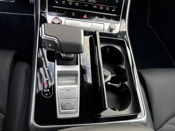 Audi RS Q8 SUV tiptronic RSAbgas, PANO,LASER,STHZ,KERAMIK,HuD,23ALU,