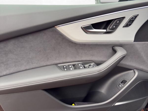 Audi Q8 SUV TDI QUATTRO+S-LINE+AHK+PANO+HUD+STANDH+++