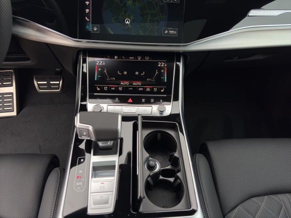 Audi Q8 SUV TDI QUATTRO+S-LINE+AHK+PANO+HUD+STANDH+++