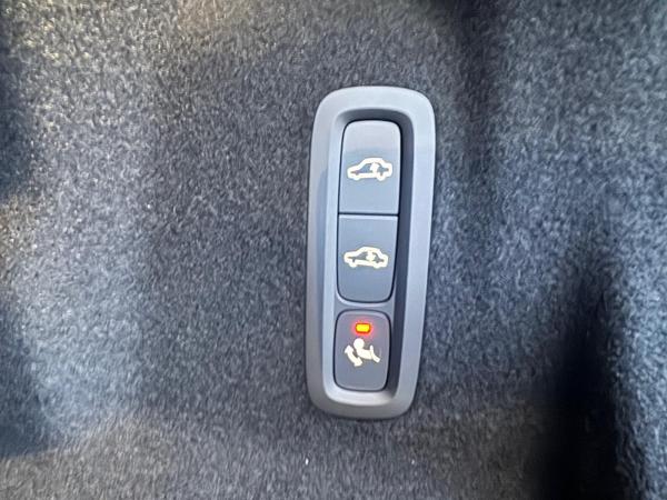 Volvo XC60 B5 AWD ULTRA - BLACK EDITION - MJ26 - Inkl. Anhängerkupplung! - Sofort lieferbar!