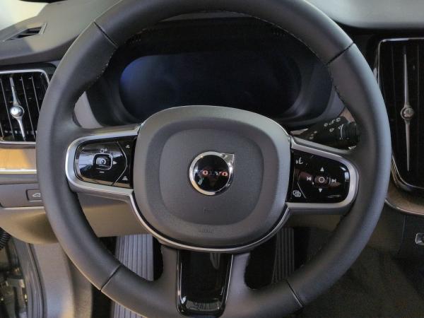 Volvo XC60 T6 AWD Plus Dark+Panorama+Licht-Pak+360°