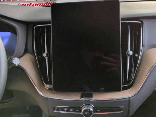 Volvo XC60 T6 AWD Plus Dark+Panorama+Licht-Pak+360°