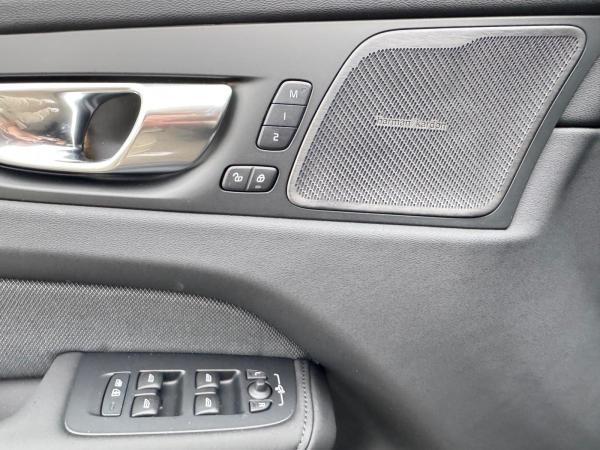 Volvo XC60 B5 AWD PLUS - BLACK EDITION - MJ26 - Sofort lieferbar!