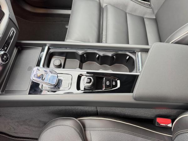 Volvo XC60 B5 AWD PLUS - BLACK EDITION - MJ26 - Sofort lieferbar!