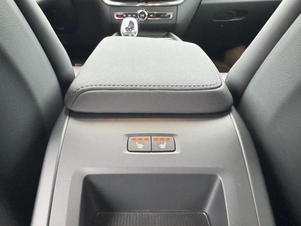 Volvo XC60 B5 AWD PLUS - BLACK EDITION - MJ26 - Sofort lieferbar!