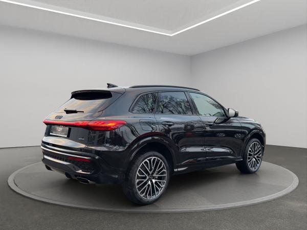 Audi Q5 SUV edition one mit Akzenten mythosschwarz e-hybrid quattro S tronic