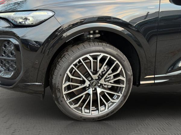 Audi Q5 SUV edition one mit Akzenten mythosschwarz e-hybrid quattro S tronic