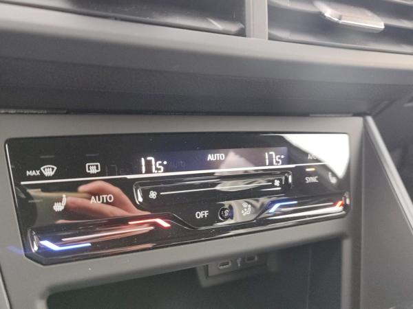 Volkswagen Taigo R-Line 1.0l TSI OPF DSG +SOFORT+IQ.DRIVE+IQ.LIGHT+KEYLESS+