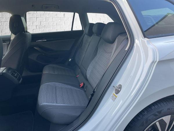 Skoda Superb Combi Selection 4x4 DSG/AHK/Navi/Winter/sofort Verfügbar