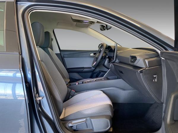 Seat Leon 1.5 eTSI Road Edition DSG ACC Kamera Navi