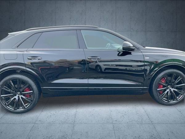 Audi Q8 SUV S line business TFSI e qu tiptr PANO 23