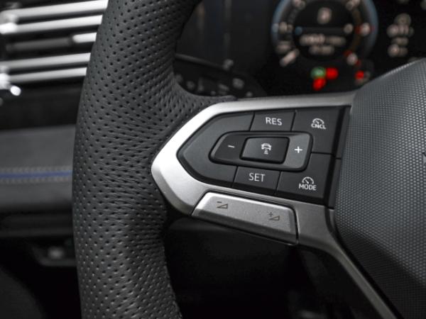 Volkswagen Tiguan R-Line 2.0 TDI 4M DSG AHK Navi Pano IQ.Light