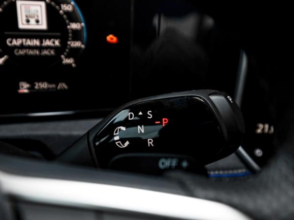 Volkswagen Tiguan R-Line 2.0 TDI 4M DSG AHK Navi Pano IQ.Light