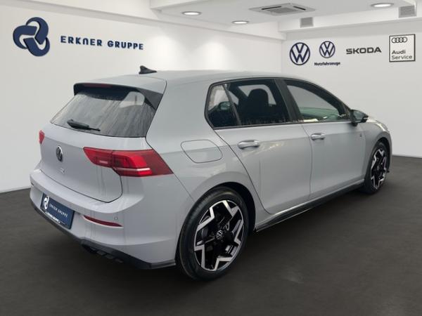 Volkswagen Golf VIII 1.5 eTSI DSG R-Line AHK+PANO+360°KAM+