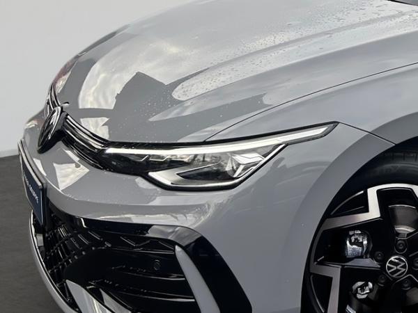 Volkswagen Golf VIII 1.5 eTSI DSG R-Line AHK+PANO+360°KAM+