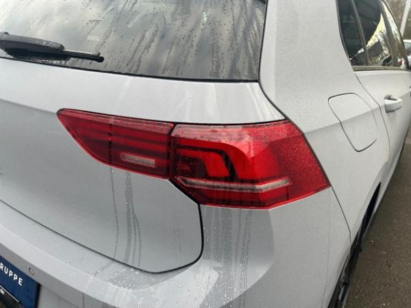 Volkswagen Golf VIII 1.5 eTSI DSG R-Line AHK+PANO+360°KAM+