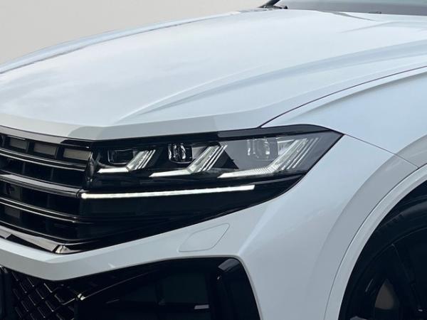 Volkswagen Touareg 3.0TDI 4M R-Line AHK+HUD+PANO+STHZ+20"++ Volkswagen Touareg 3.0TDI 4M R-Line AHK+HUD+PANO+STHZ+20"++