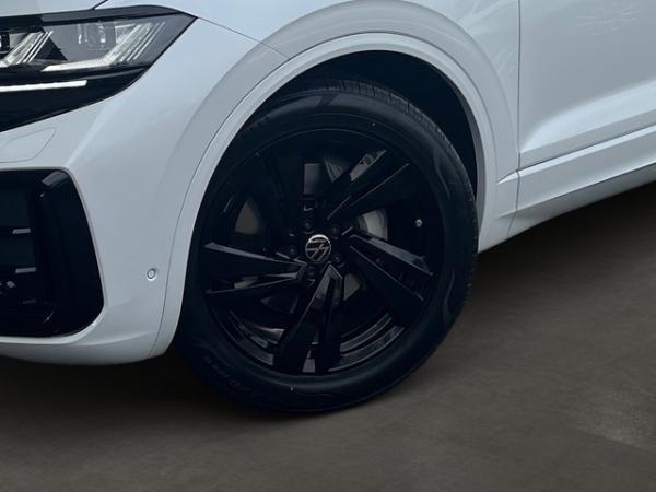 Volkswagen Touareg 3.0TDI 4M R-Line AHK+HUD+PANO+STHZ+20"++ Volkswagen Touareg 3.0TDI 4M R-Line AHK+HUD+PANO+STHZ+20"++